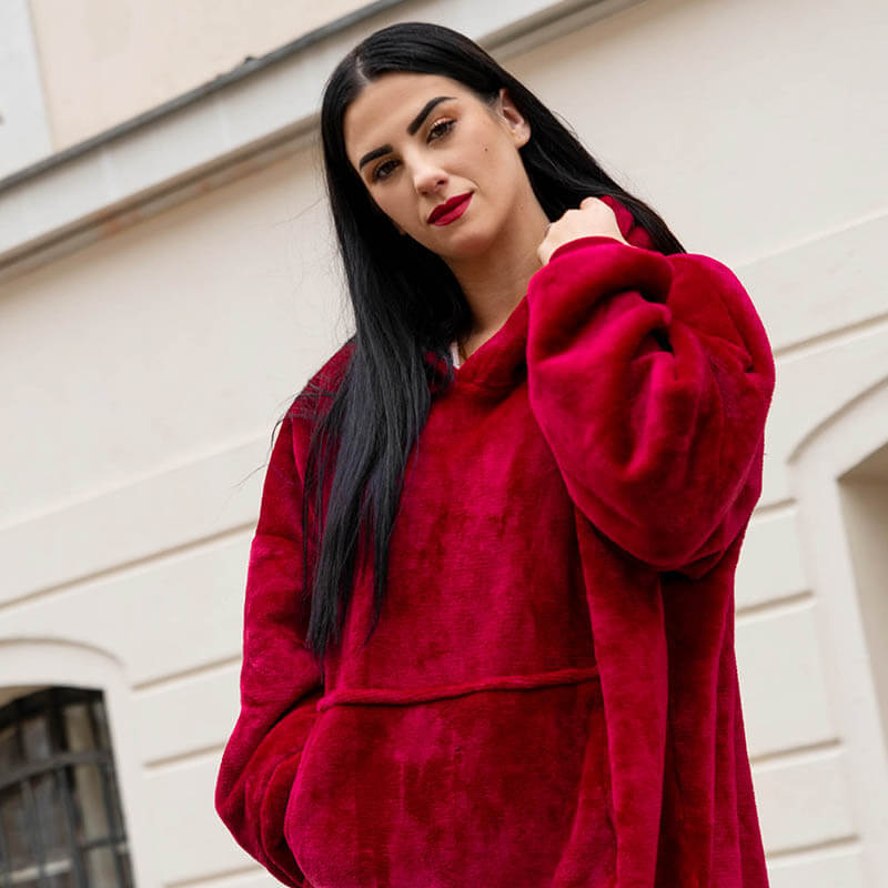 Одеяло от полар с ръкави SnugHug